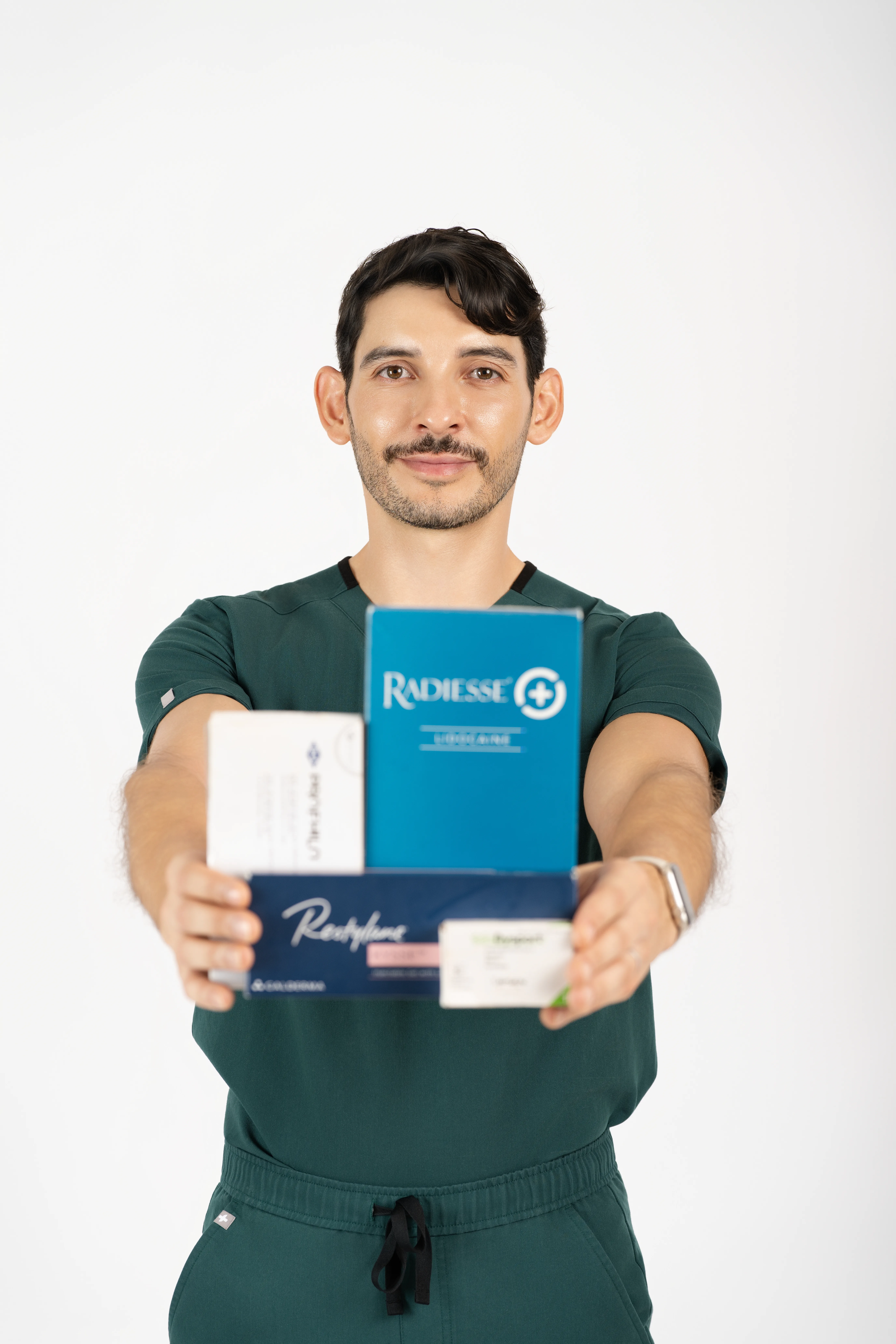 Dr. Víctor Hugo Zúñiga — Formación internacional